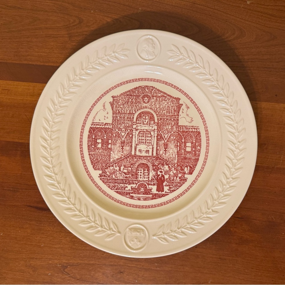 Penn university of Pennsylvanian Mus Porch 1940 bicentennial wedgewood plate Red